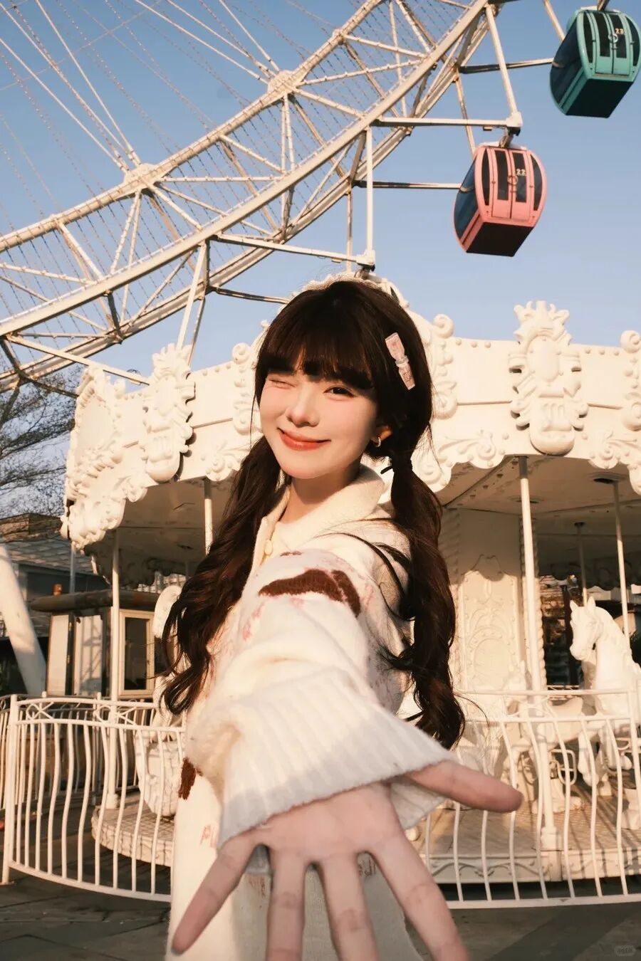 8个元气拍照姿势，教你拿捏软萌少女氛围感-第7张图片-风享汇