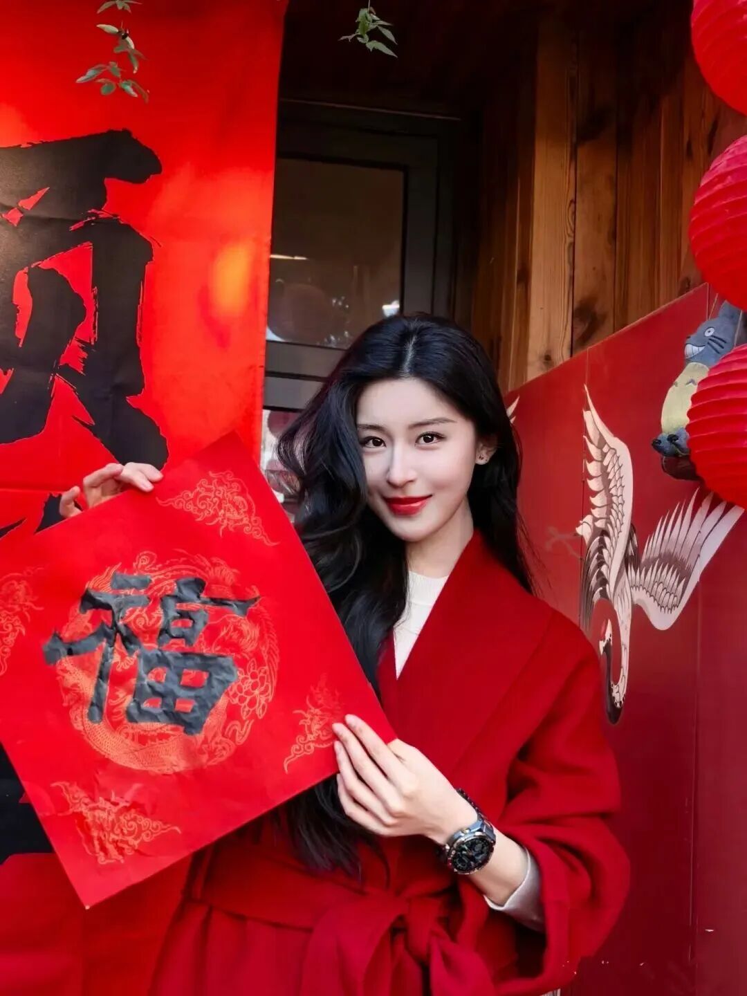 过年拍照没年味？这组红大衣姿势教你拿捏-第7张图片-风享汇