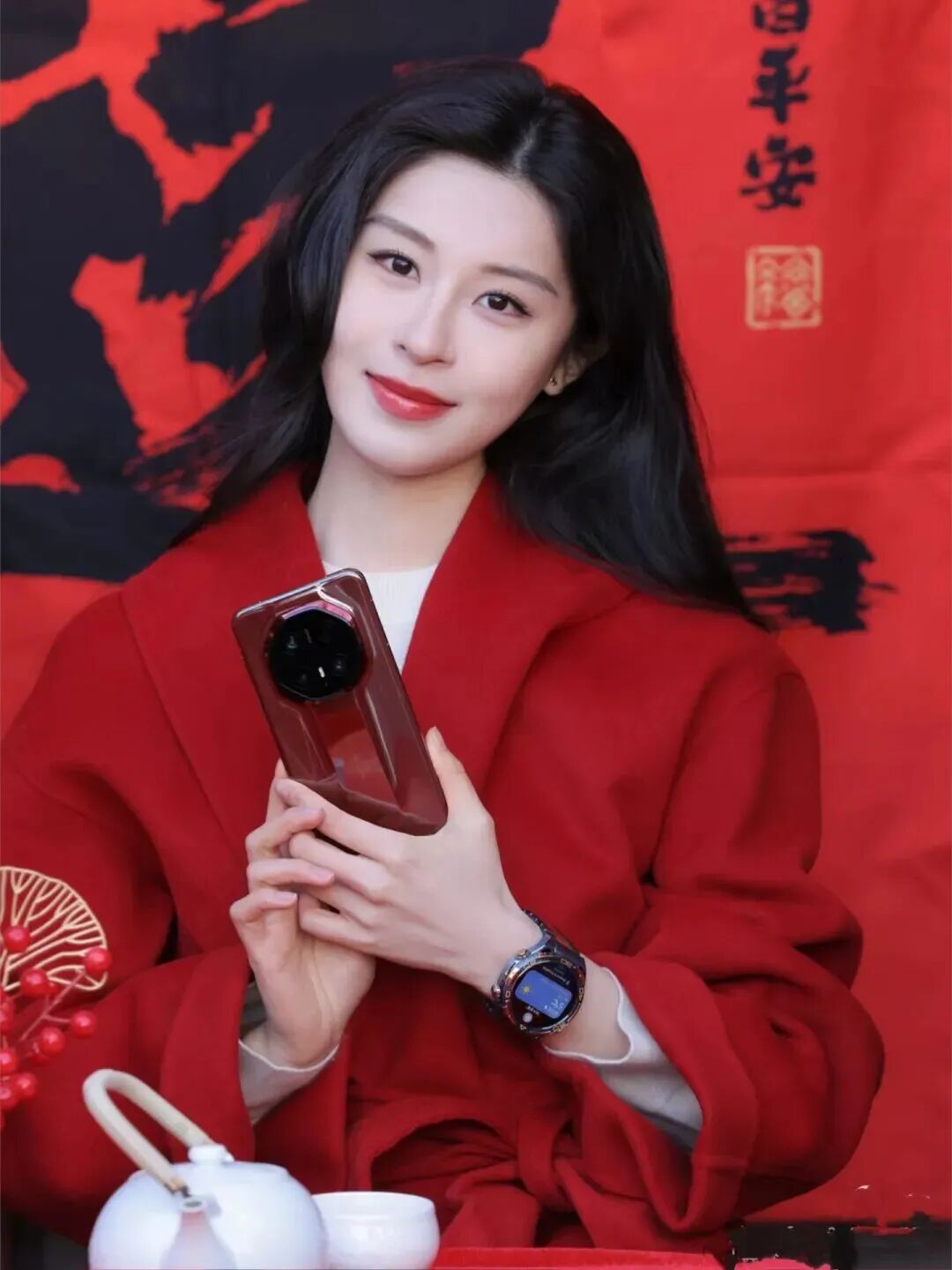 过年拍照没年味？这组红大衣姿势教你拿捏-第8张图片-风享汇