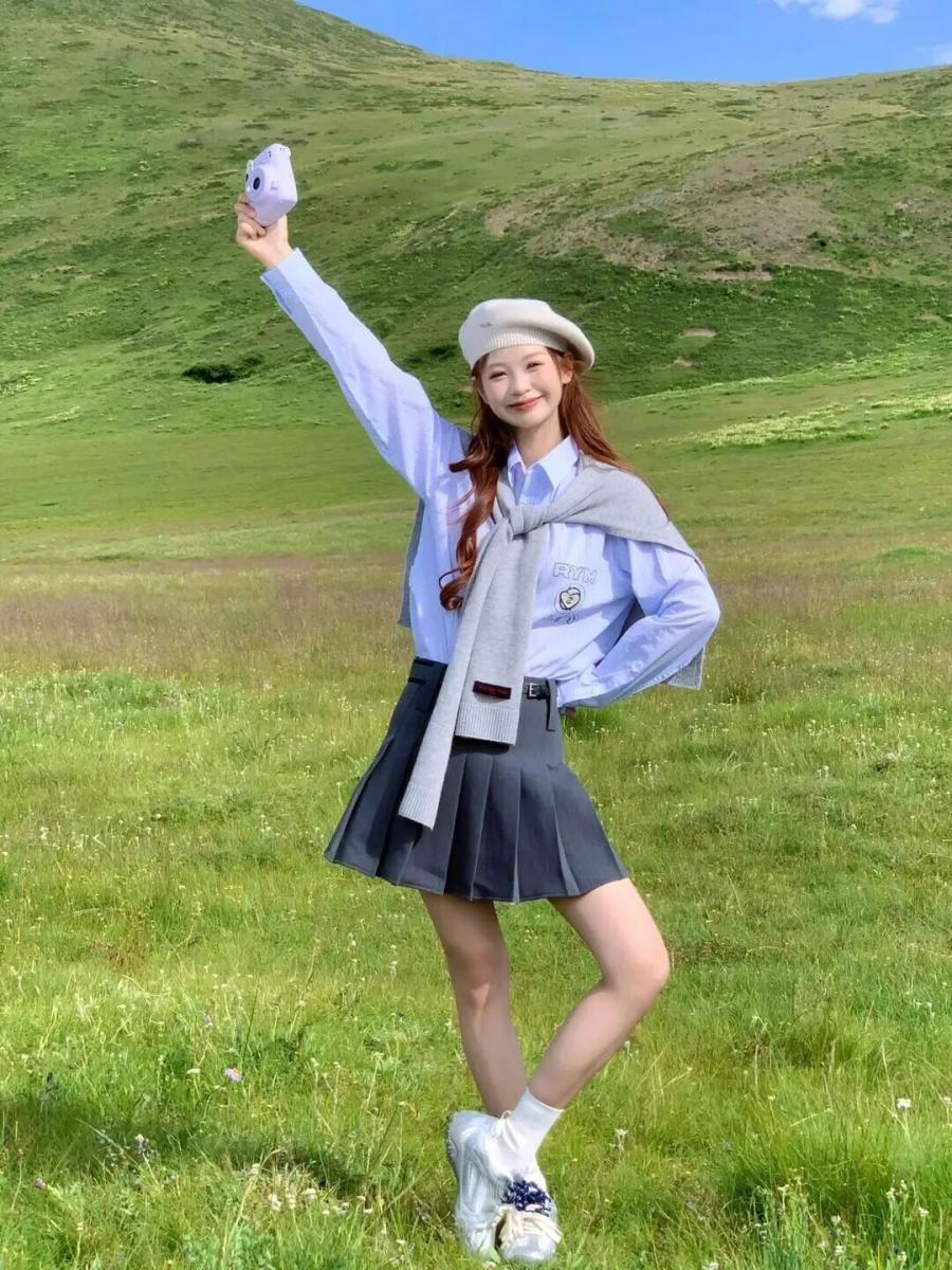 草原拍照不重样!10个JK风姿势教你拍出元气大片-第4张图片-风享汇 草原拍照不重样!10个JK风姿势教你拍出元气大片-第4张图片-风享汇