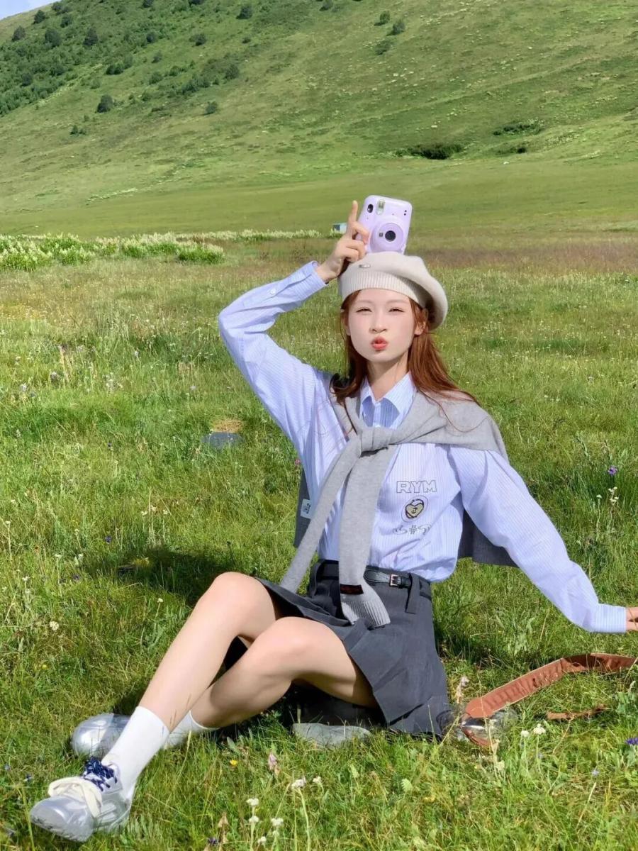 草原拍照不重样!10个JK风姿势教你拍出元气大片-第8张图片-风享汇 草原拍照不重样!10个JK风姿势教你拍出元气大片-第8张图片-风享汇