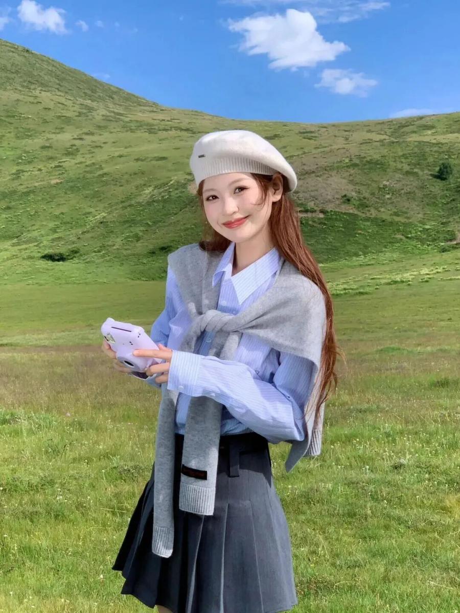 草原拍照不重样!10个JK风姿势教你拍出元气大片-第11张图片-风享汇 草原拍照不重样!10个JK风姿势教你拍出元气大片-第11张图片-风享汇