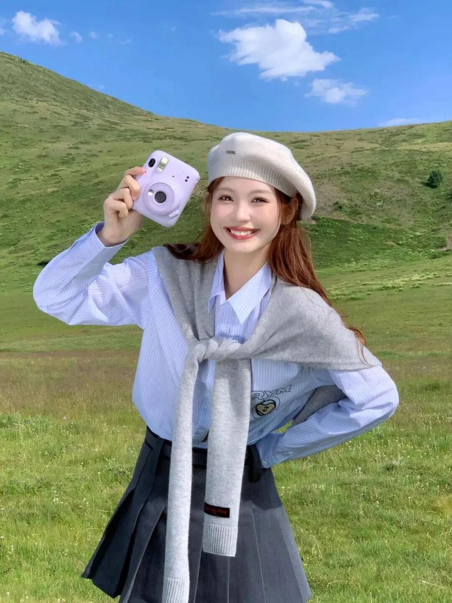 草原拍照不重样!10个JK风姿势教你拍出元气大片-第10张图片-风享汇 草原拍照不重样!10个JK风姿势教你拍出元气大片-第10张图片-风享汇