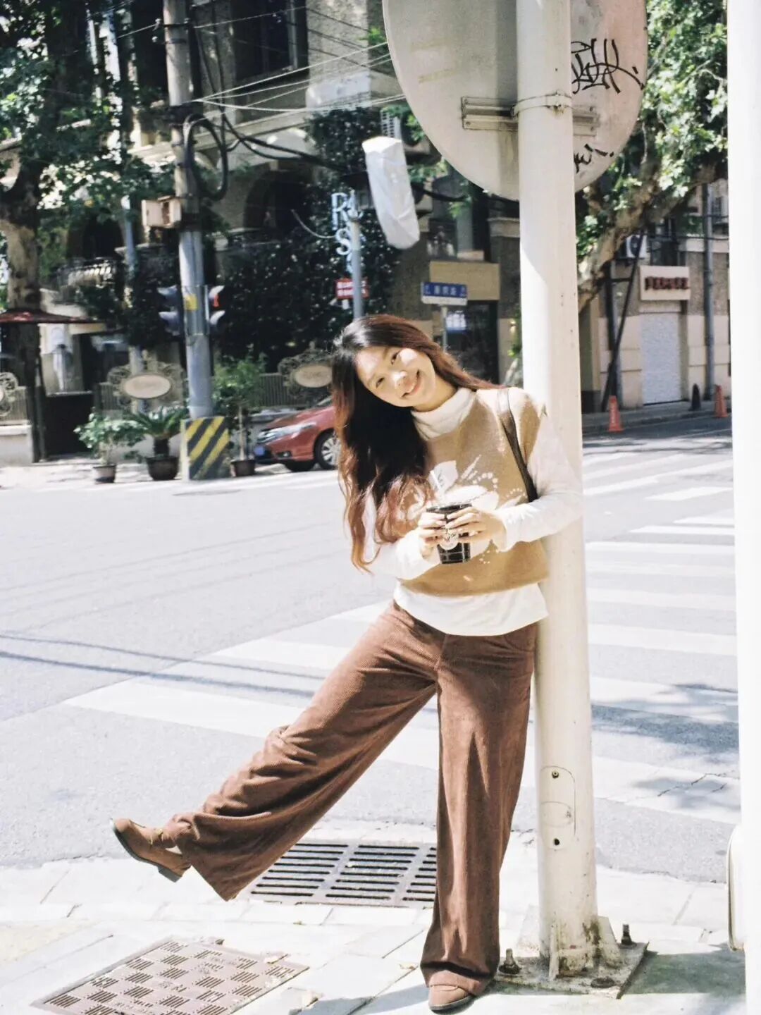 把旅途拍成诗：超实用街头拍照姿势教程-第5张图片-风享汇