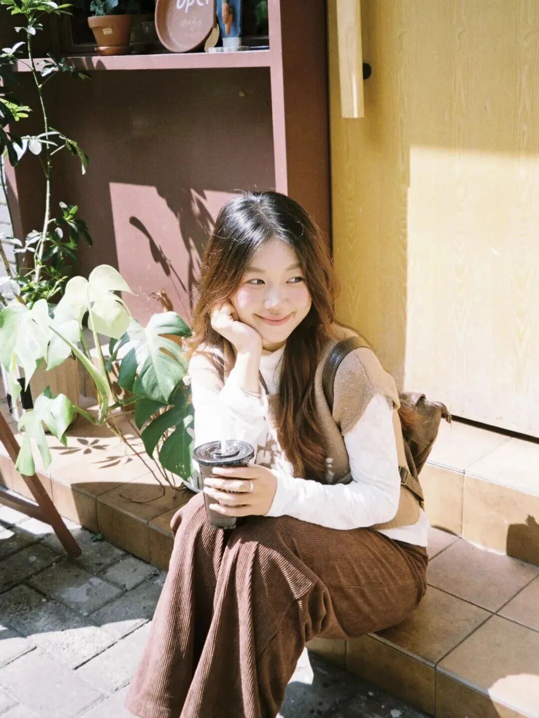 把旅途拍成诗：超实用街头拍照姿势教程-第7张图片-风享汇