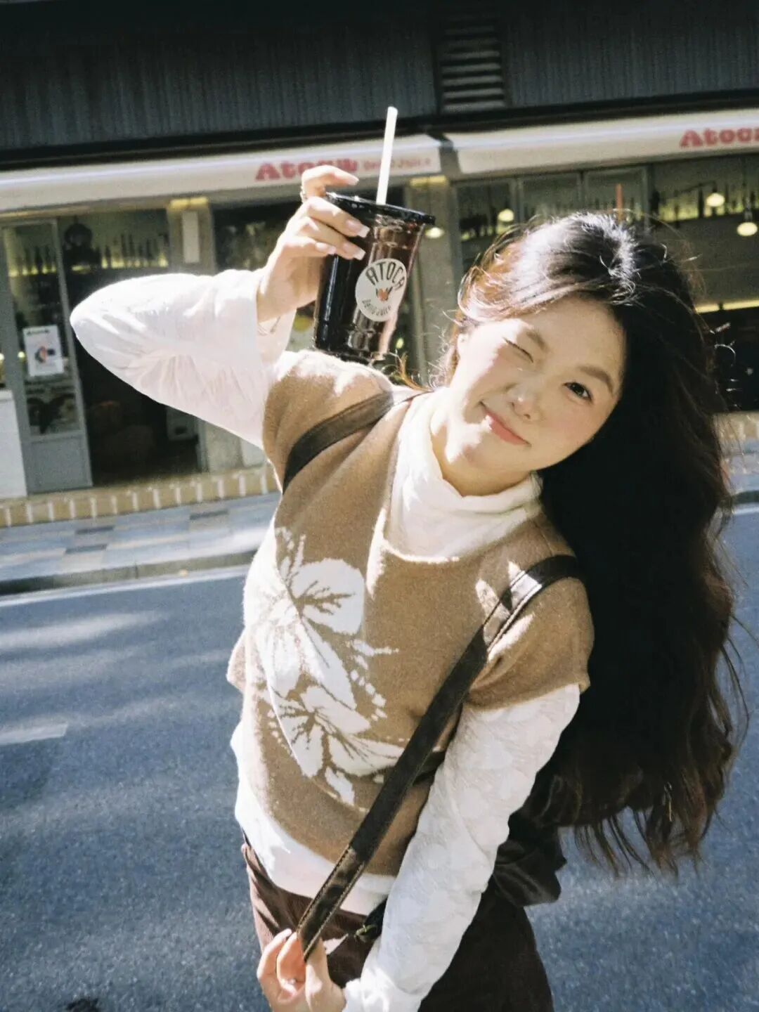 把旅途拍成诗：超实用街头拍照姿势教程-第6张图片-风享汇