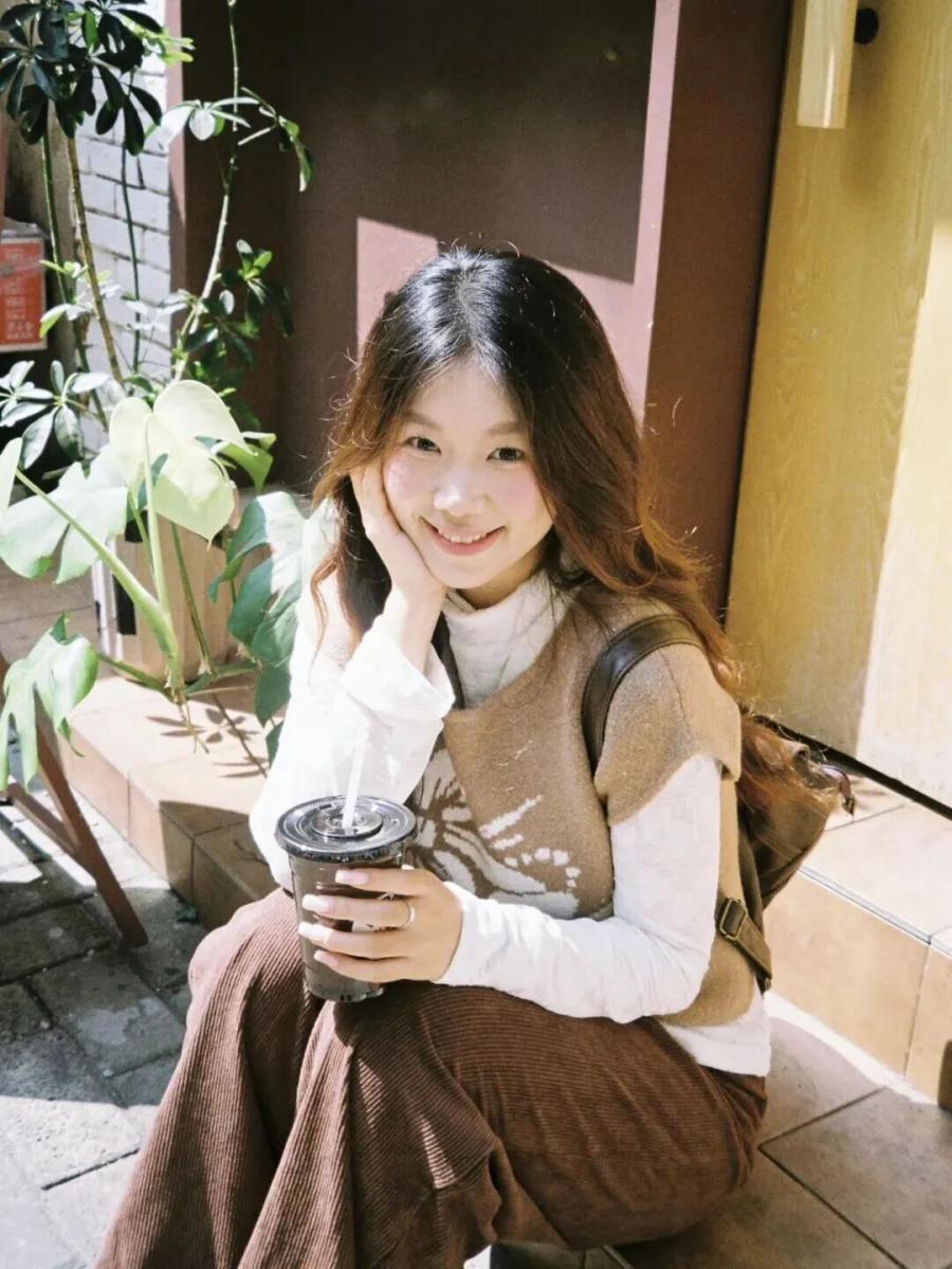 把旅途拍成诗：超实用街头拍照姿势教程-第8张图片-风享汇