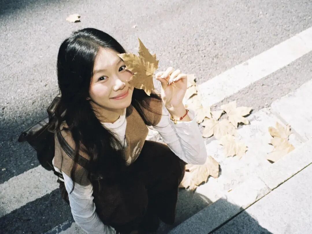 把旅途拍成诗：超实用街头拍照姿势教程-第10张图片-风享汇