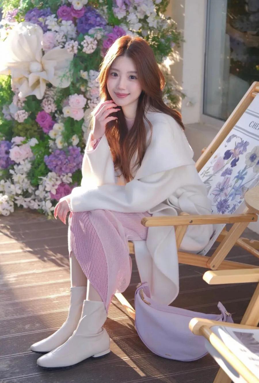 温柔系穿搭拍照技巧｜大衣 + 长裙拍出高级感-第2张图片-风享汇