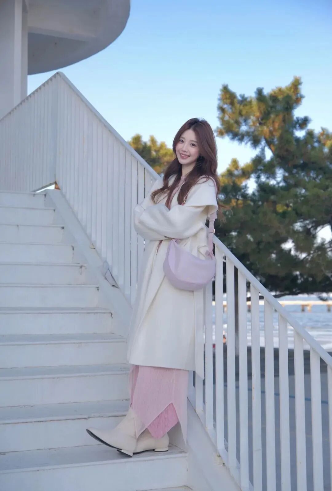 温柔系穿搭拍照技巧｜大衣 + 长裙拍出高级感-第6张图片-风享汇