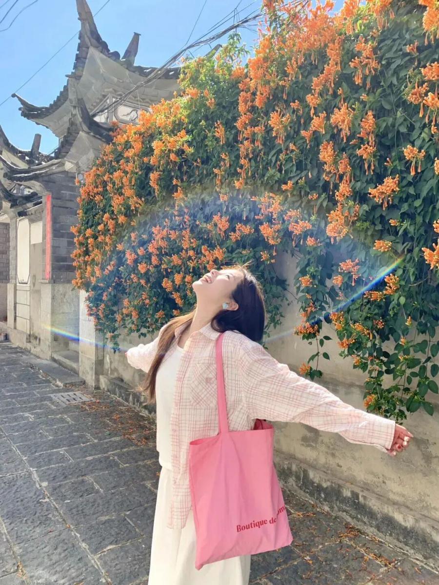 万能灵动拍照姿势,日常随手拍都好看-第2张图片-风享汇 万能灵动拍照姿势,日常随手拍都好看-第2张图片-风享汇