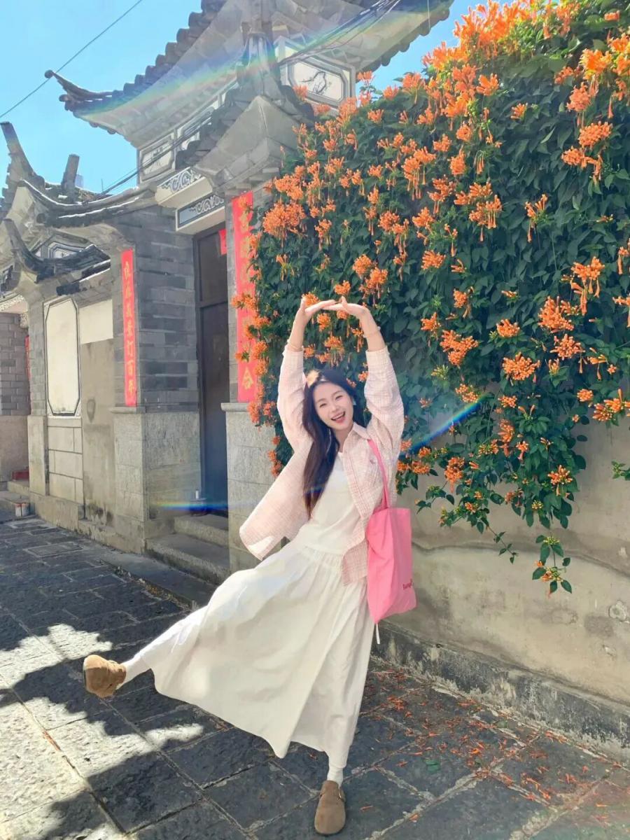 万能灵动拍照姿势,日常随手拍都好看-第7张图片-风享汇 万能灵动拍照姿势,日常随手拍都好看-第7张图片-风享汇