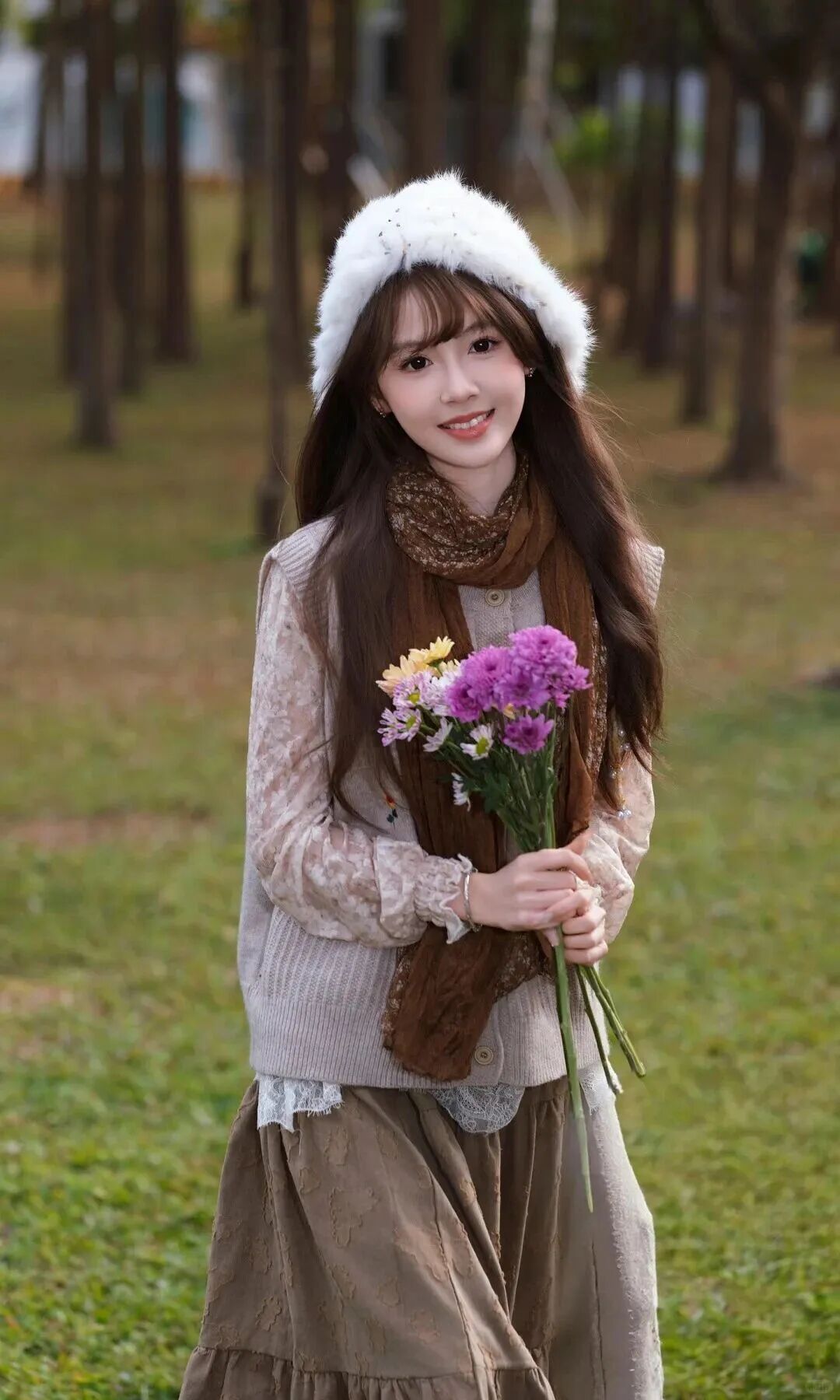 逛公园别再只会比耶!9个姿势拍出森系氛围感-第3张图片-风享汇 逛公园别再只会比耶!9个姿势拍出森系氛围感-第3张图片-风享汇