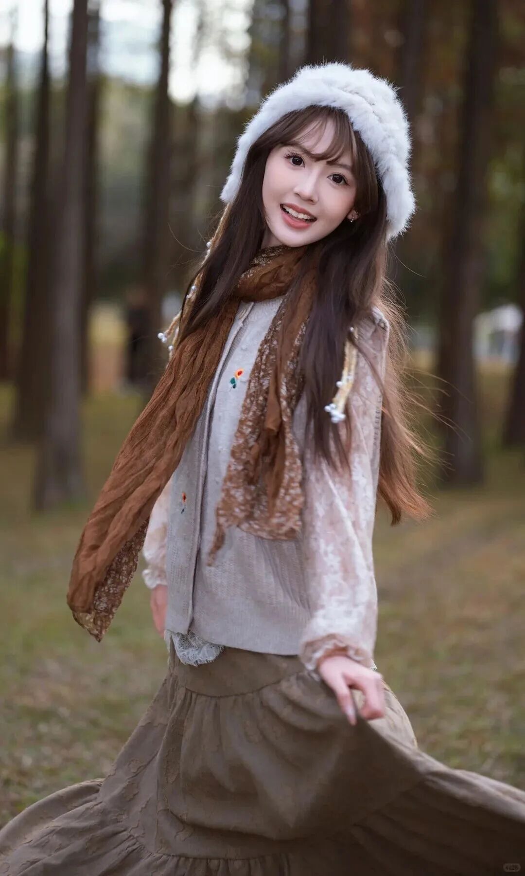 逛公园别再只会比耶!9个姿势拍出森系氛围感-第7张图片-风享汇 逛公园别再只会比耶!9个姿势拍出森系氛围感-第7张图片-风享汇