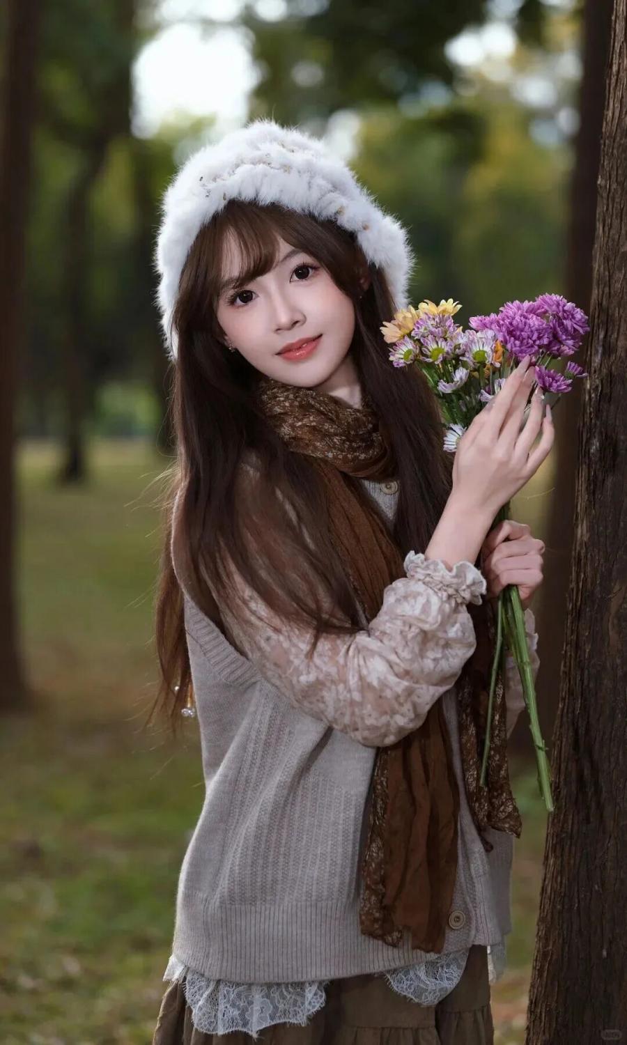 逛公园别再只会比耶!9个姿势拍出森系氛围感-第10张图片-风享汇 逛公园别再只会比耶!9个姿势拍出森系氛围感-第10张图片-风享汇