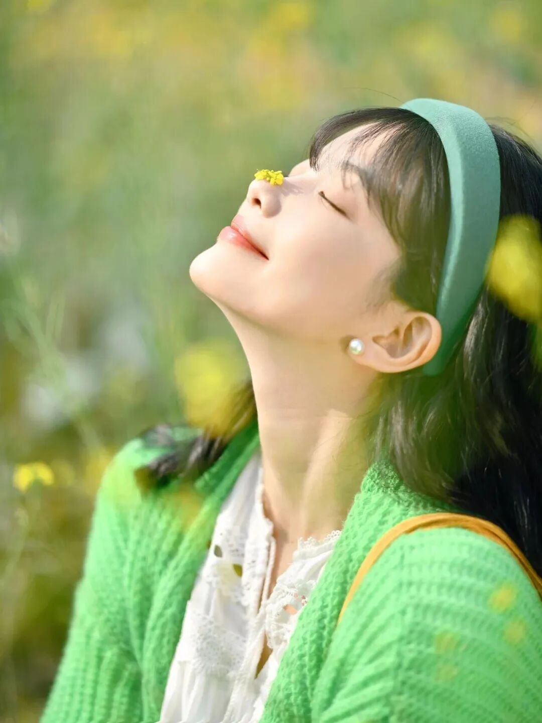 油菜花人像拍照攻略:把春天拍成治愈系画报-第5张图片-风享汇 油菜花人像拍照攻略:把春天拍成治愈系画报-第5张图片-风享汇