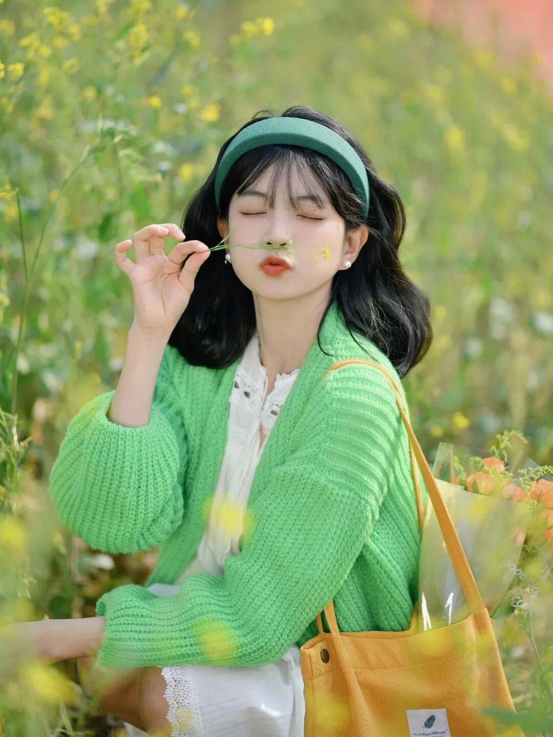 油菜花人像拍照攻略:把春天拍成治愈系画报-第8张图片-风享汇 油菜花人像拍照攻略:把春天拍成治愈系画报-第8张图片-风享汇