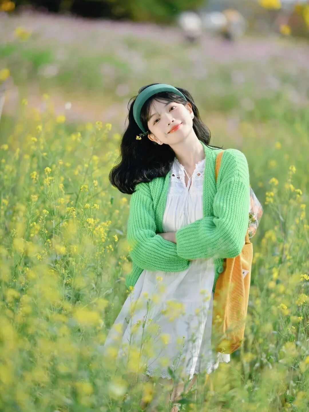 油菜花人像拍照攻略:把春天拍成治愈系画报-第7张图片-风享汇 油菜花人像拍照攻略:把春天拍成治愈系画报-第7张图片-风享汇