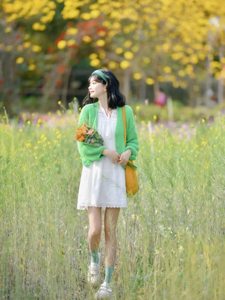 油菜花人像拍照攻略:把春天拍成治愈系画报-第9张图片-风享汇 油菜花人像拍照攻略:把春天拍成治愈系画报-第9张图片-风享汇