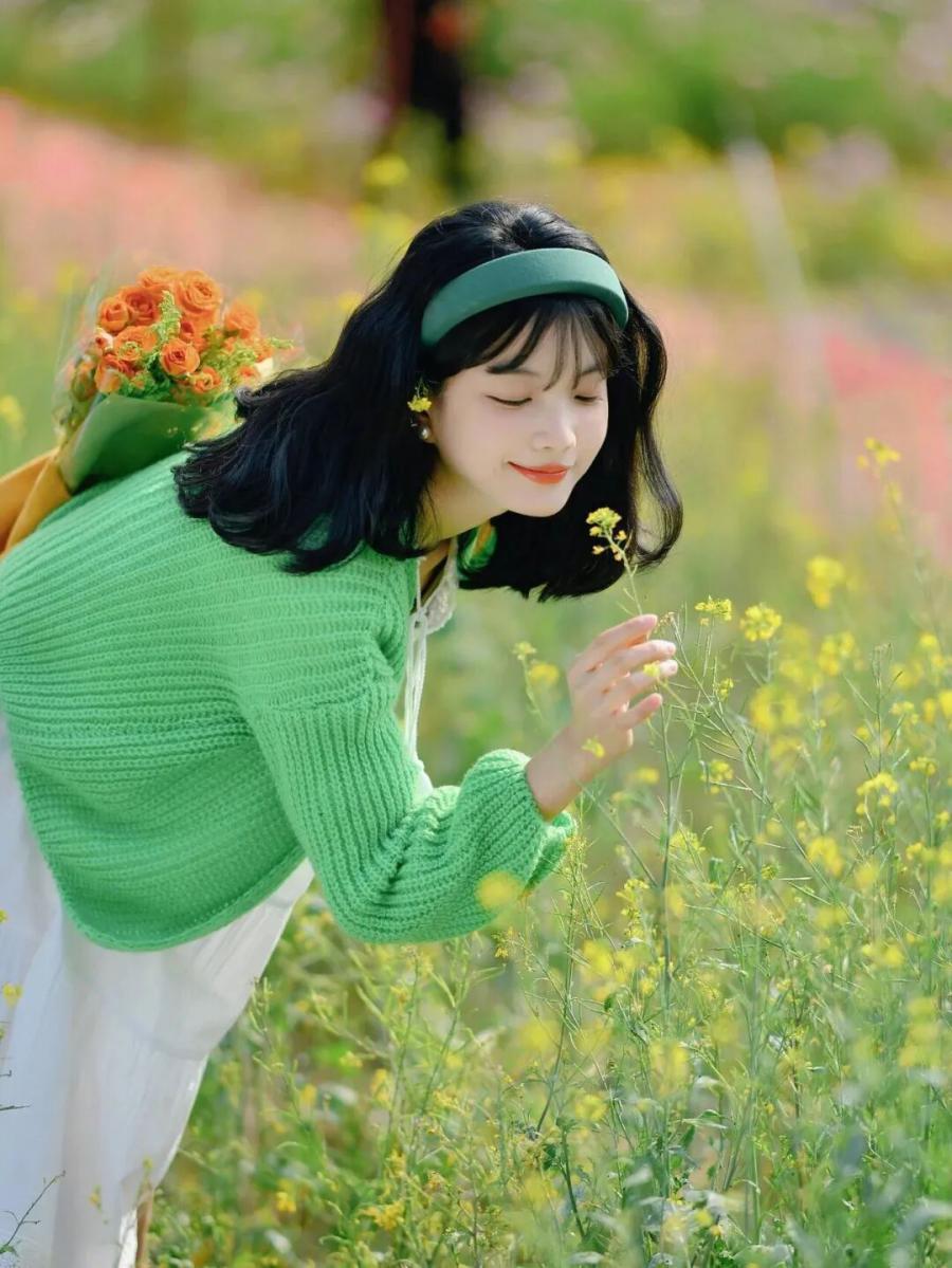 油菜花人像拍照攻略:把春天拍成治愈系画报-第11张图片-风享汇 油菜花人像拍照攻略:把春天拍成治愈系画报-第11张图片-风享汇
