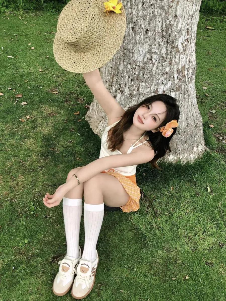 春天7个元气户外拍照姿势,出片率100%-第7张图片-风享汇 春天7个元气户外拍照姿势,出片率100%-第7张图片-风享汇