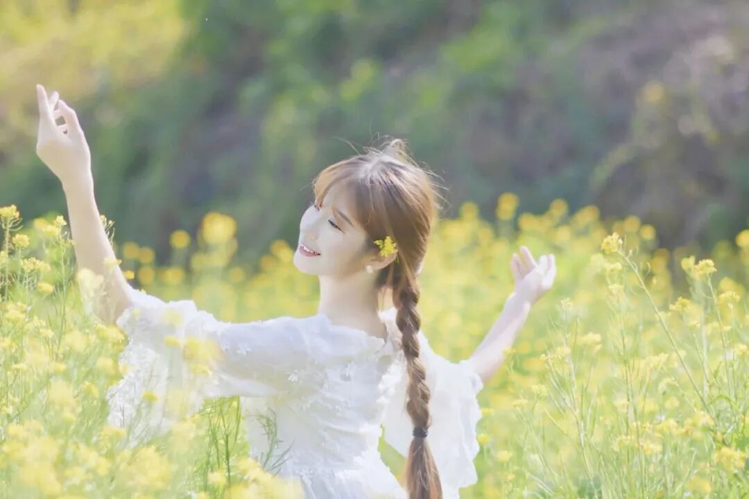 春天油菜花人像封神照|9招解锁春日氛围感大片-第5张图片-风享汇 春天油菜花人像封神照|9招解锁春日氛围感大片-第5张图片-风享汇