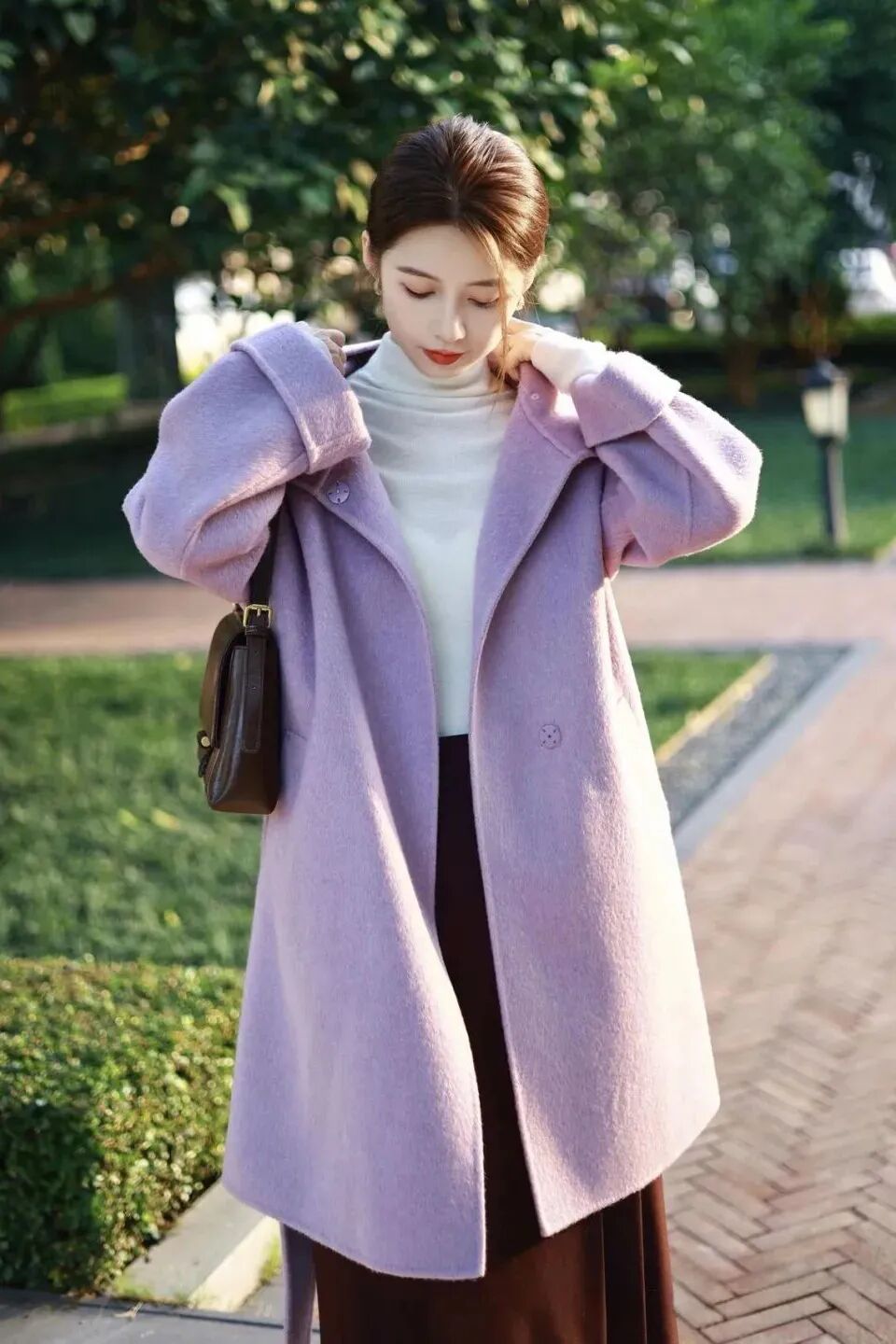 温柔紫调大衣｜9个公园摆姿，拍出韩剧女主感-第2张图片-风享汇