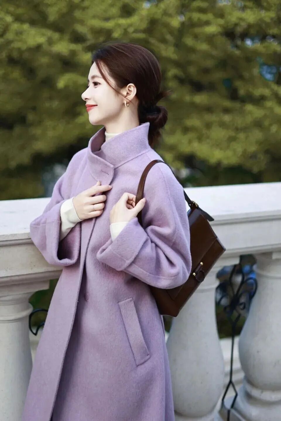 温柔紫调大衣｜9个公园摆姿，拍出韩剧女主感-第5张图片-风享汇