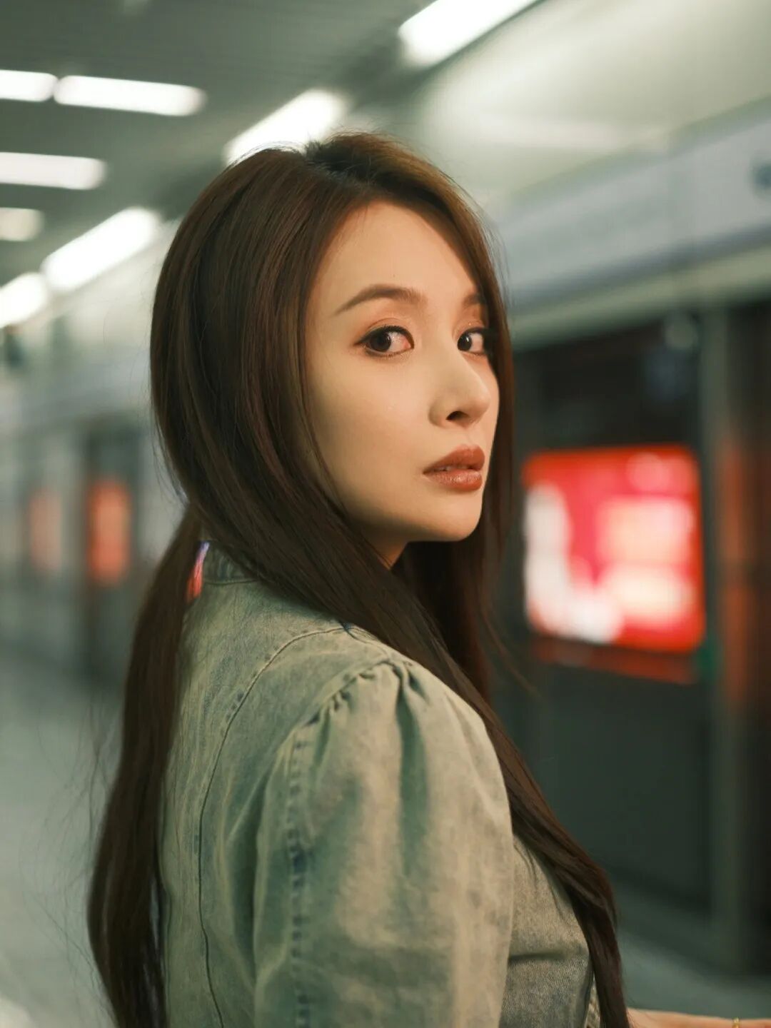 地铁站拍人像，学会这几招秒变氛围感美女-第3张图片-风享汇