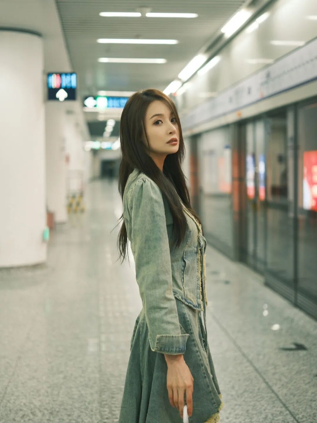 地铁站拍人像，学会这几招秒变氛围感美女-第4张图片-风享汇