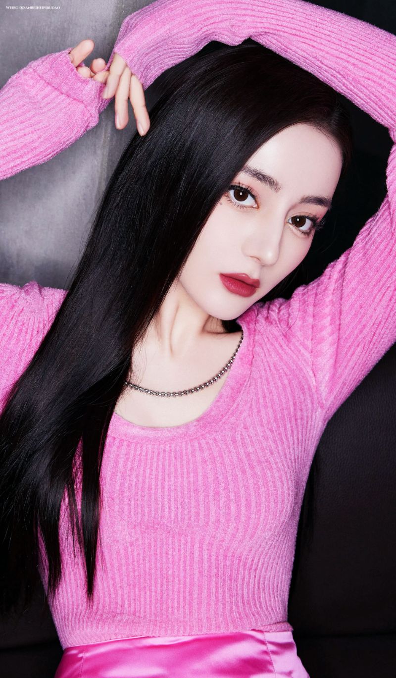 迪丽热巴粉色魅力惊艳写真，明媚丽质，楚楚动人！-第5张图片-风享汇