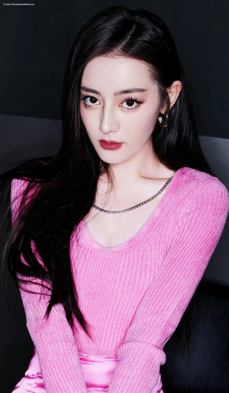 迪丽热巴粉色魅力惊艳写真，明媚丽质，楚楚动人！-第1张图片-风享汇