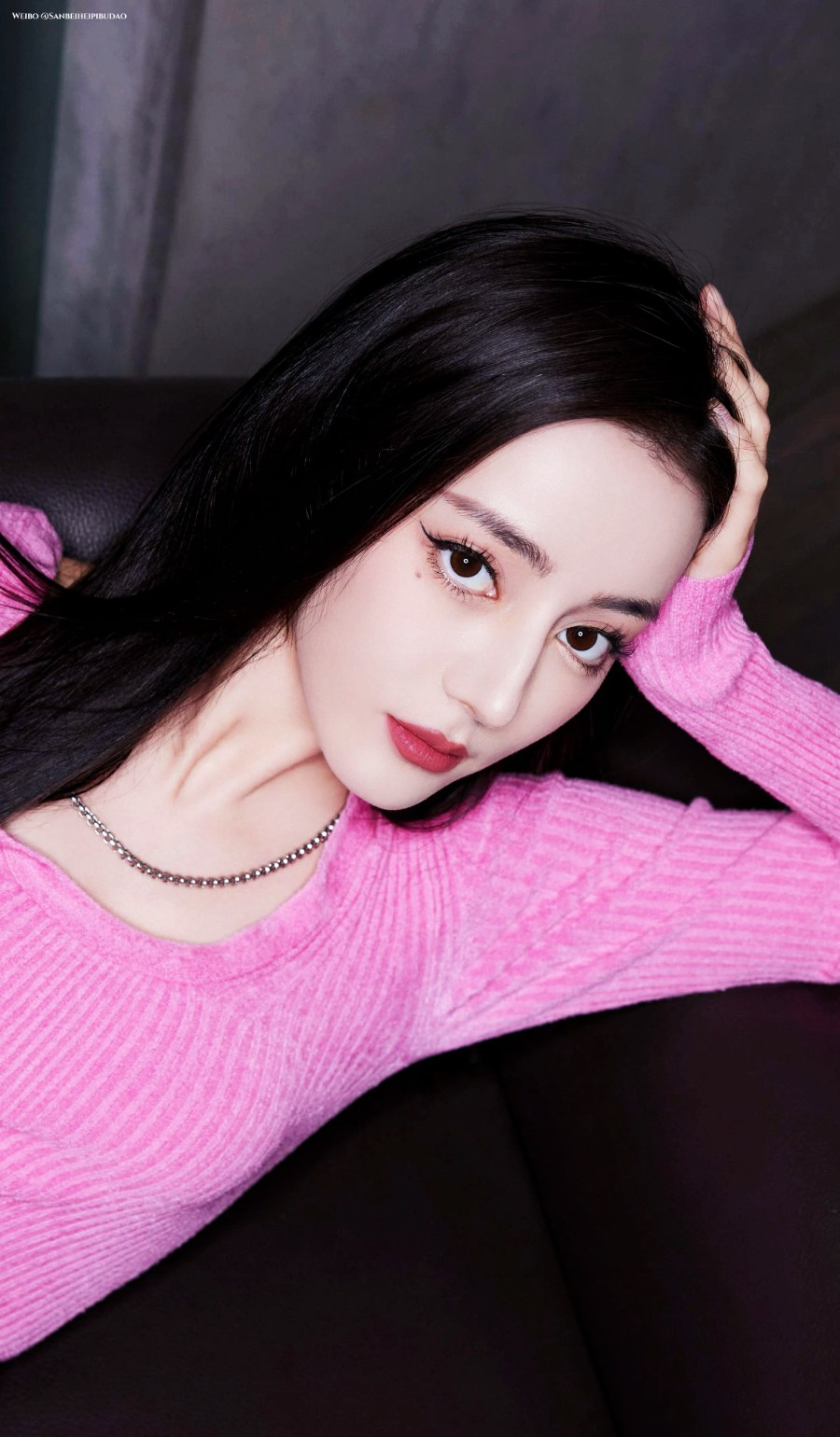 迪丽热巴粉色魅力惊艳写真，明媚丽质，楚楚动人！-第6张图片-风享汇