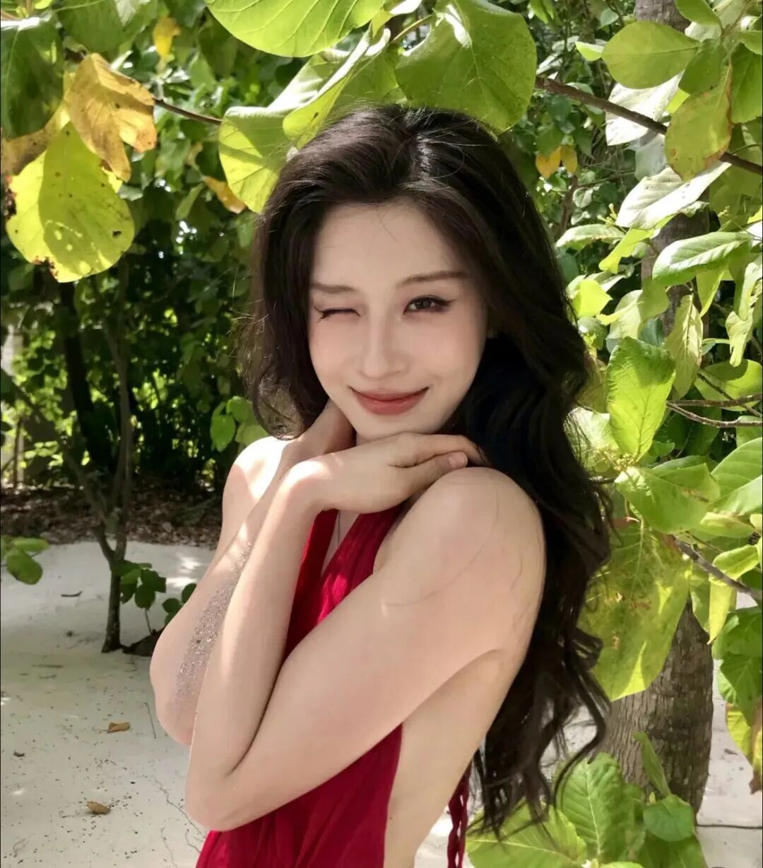 深V长裙怎么拍？超全拍照姿势，新手一学就会-第5张图片-风享汇