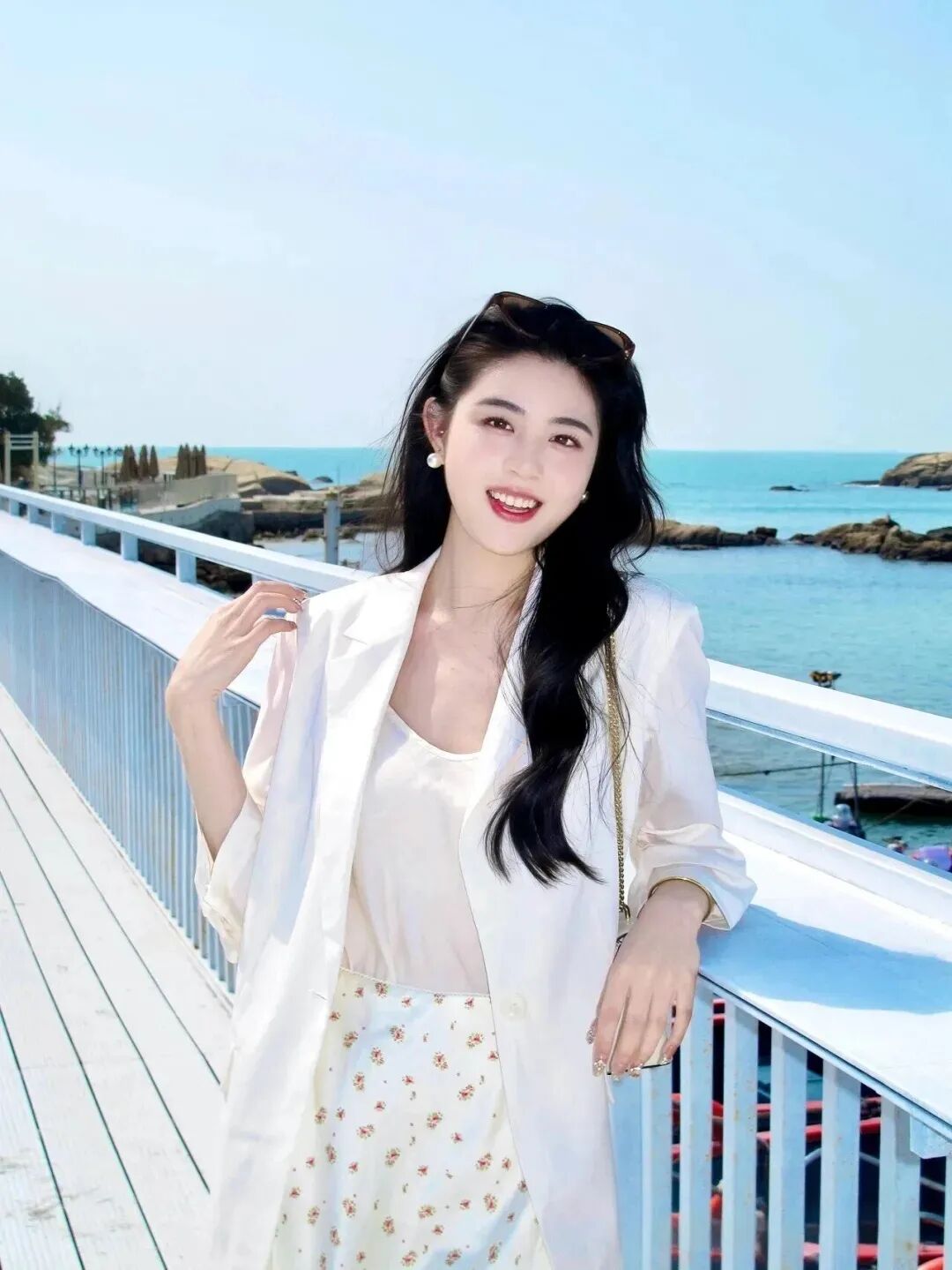 海边出差拍照指南|一套穿搭搞定专业感+松弛感大片-第2张图片-风享汇 海边出差拍照指南|一套穿搭搞定专业感+松弛感大片-第2张图片-风享汇