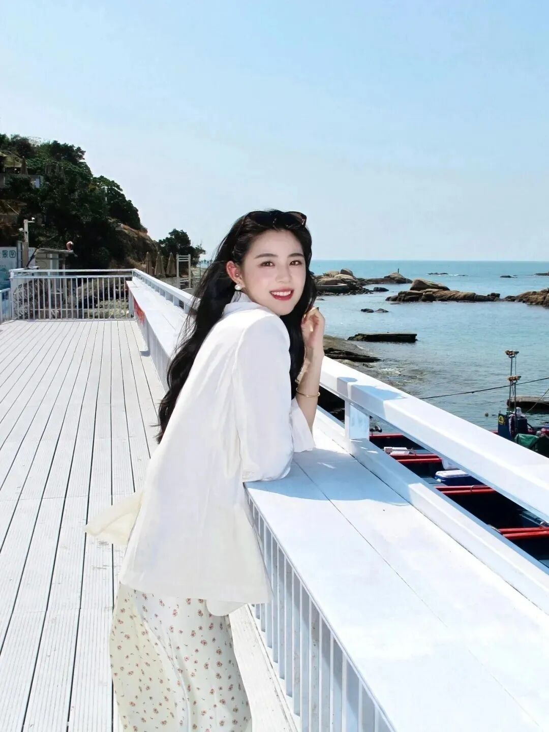 海边出差拍照指南|一套穿搭搞定专业感+松弛感大片-第9张图片-风享汇 海边出差拍照指南|一套穿搭搞定专业感+松弛感大片-第9张图片-风享汇