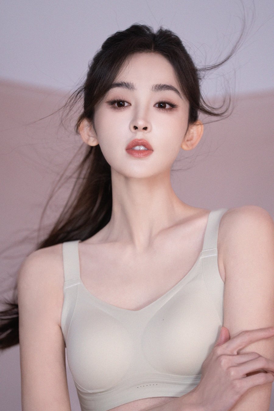 古丽娜扎最新物料， 都市丽人新春宣传片-第1张图片-风享汇