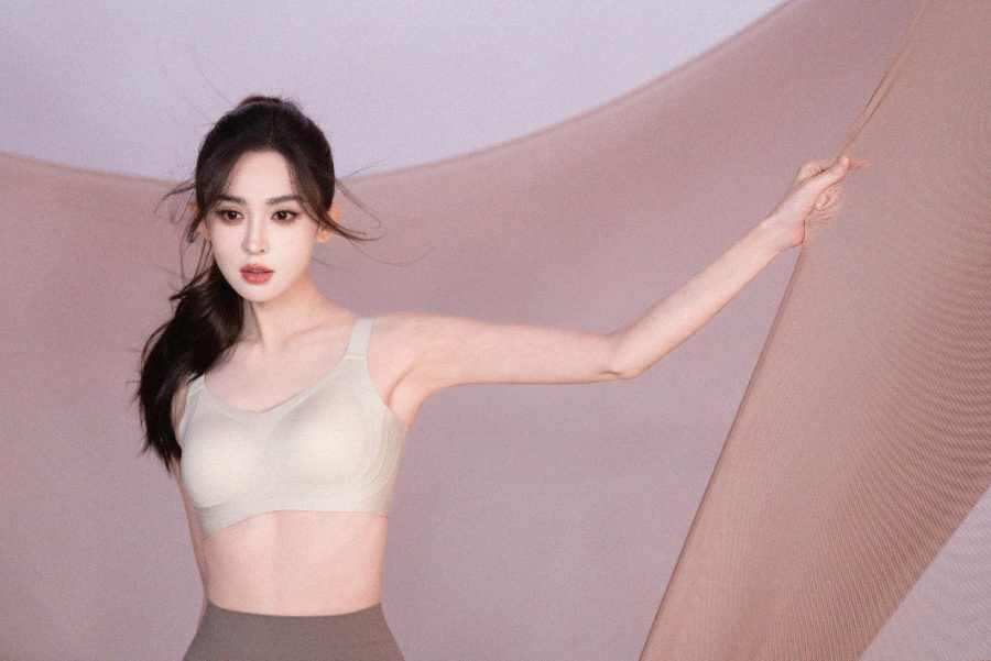 古丽娜扎最新物料， 都市丽人新春宣传片-第4张图片-风享汇