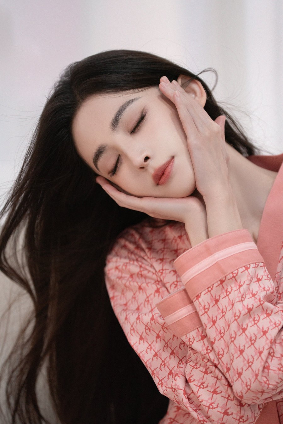 古丽娜扎最新物料， 都市丽人新春宣传片-第14张图片-风享汇