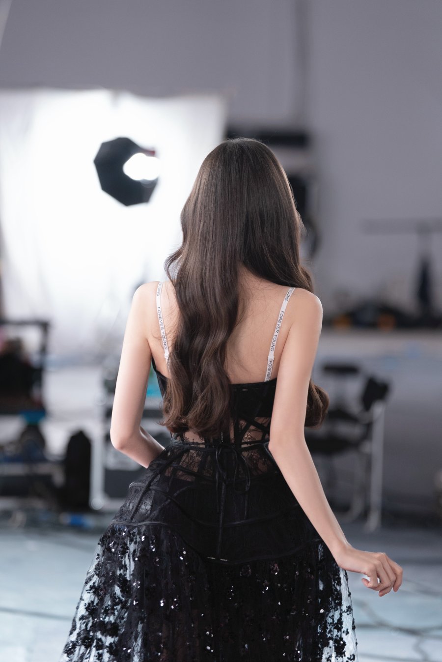 古丽娜扎最新物料， 都市丽人新春宣传片-第11张图片-风享汇