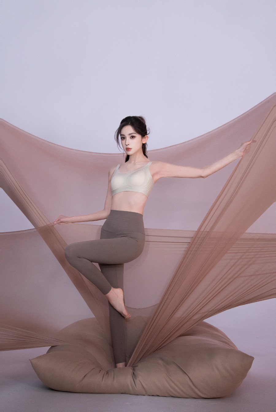 古丽娜扎最新物料， 都市丽人新春宣传片-第7张图片-风享汇