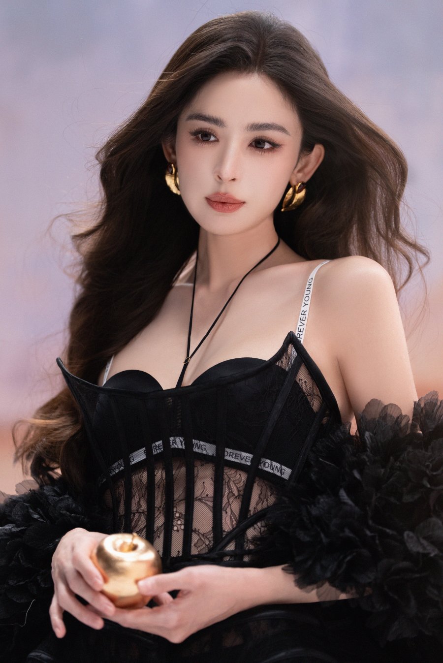 古丽娜扎最新物料， 都市丽人新春宣传片-第9张图片-风享汇