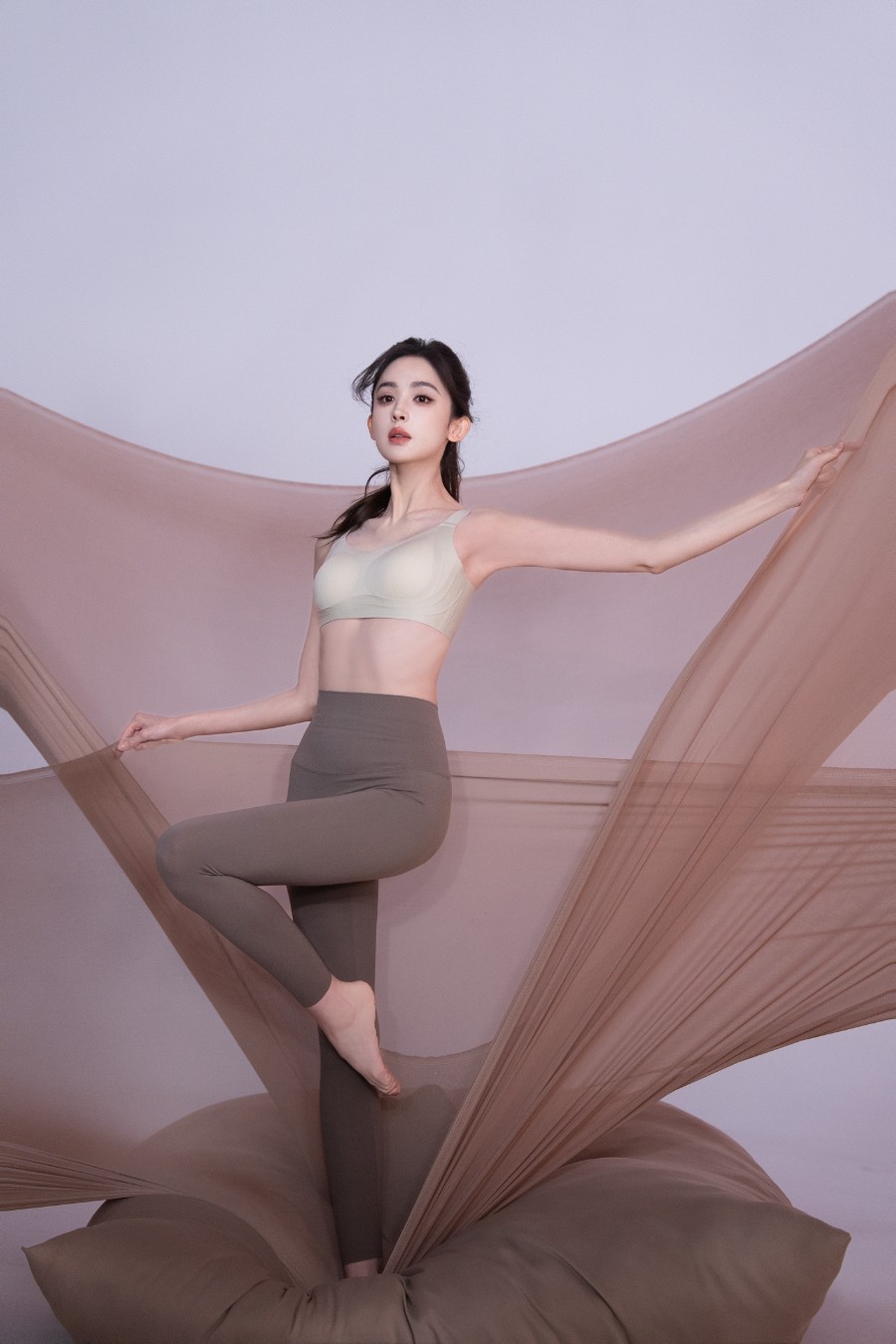 古丽娜扎最新物料， 都市丽人新春宣传片-第6张图片-风享汇