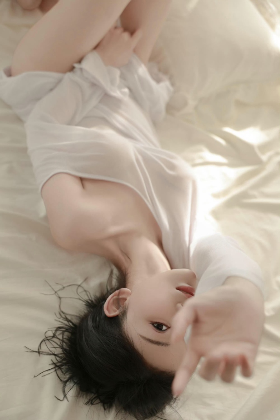 私房之韵：白裙勾勒的柔美与魅惑-第7张图片-风享汇