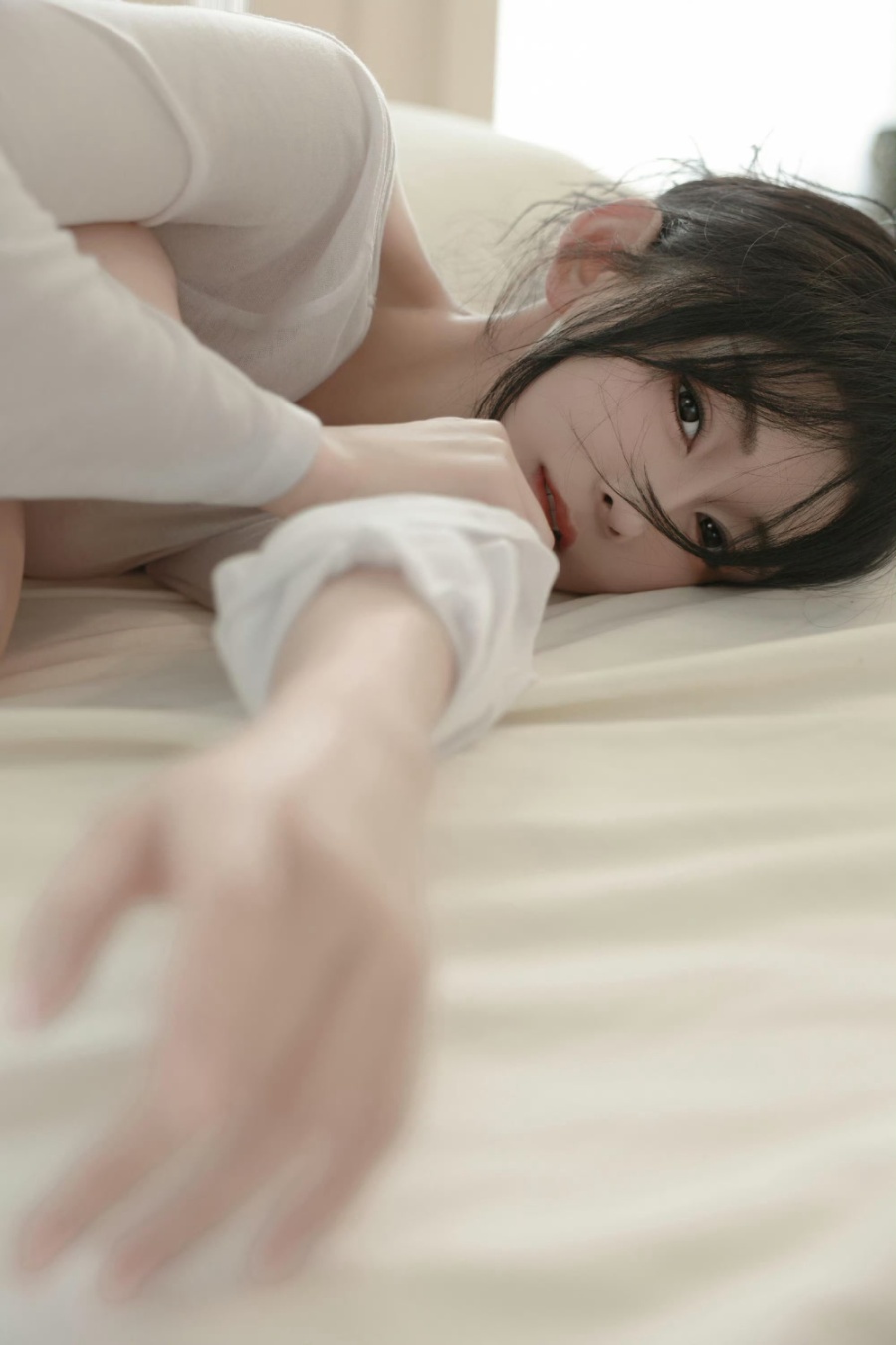 私房之韵：白裙勾勒的柔美与魅惑-第9张图片-风享汇