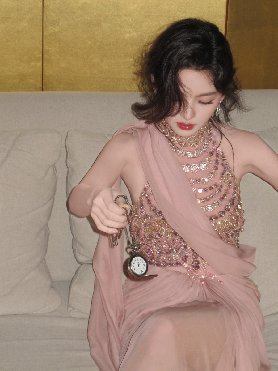 章若楠粉嫩穿搭，像个公主-第5张图片-风享汇