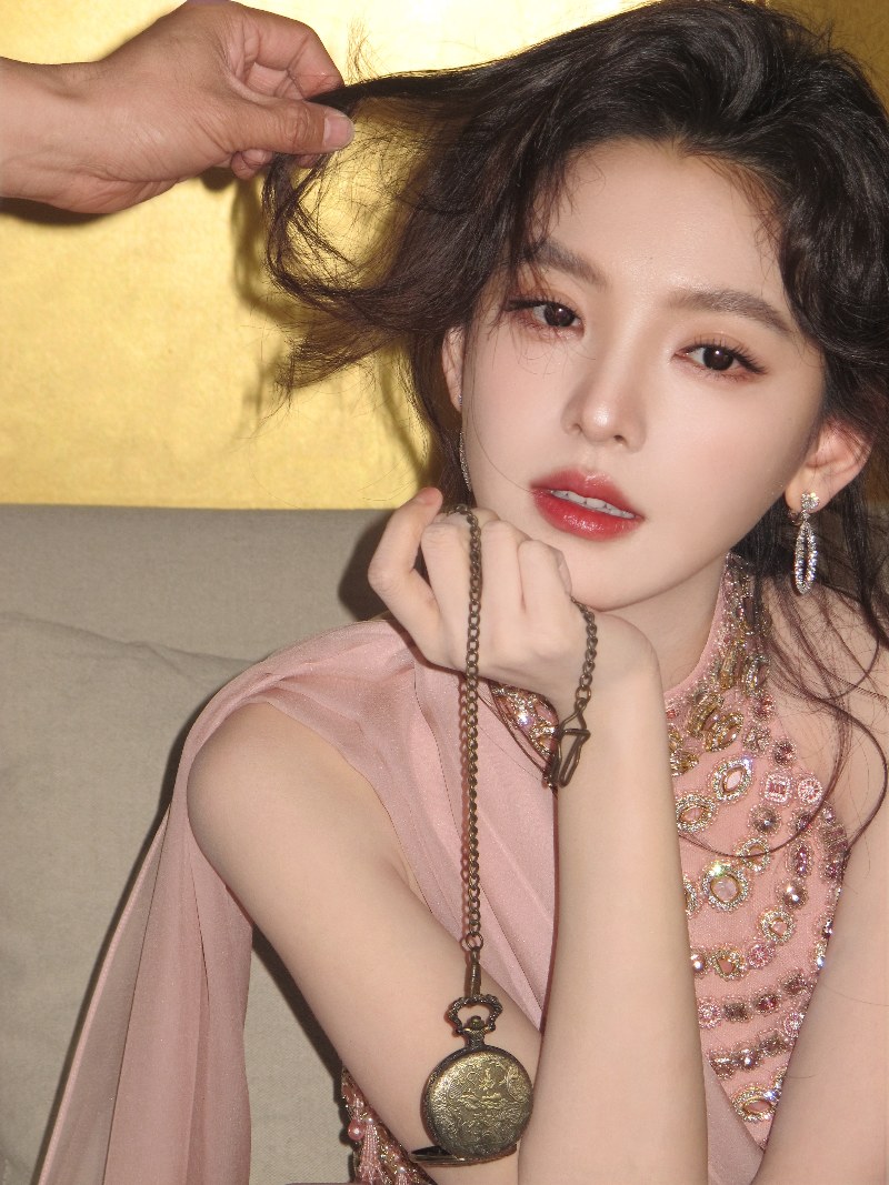 章若楠粉嫩穿搭，像个公主-第1张图片-风享汇