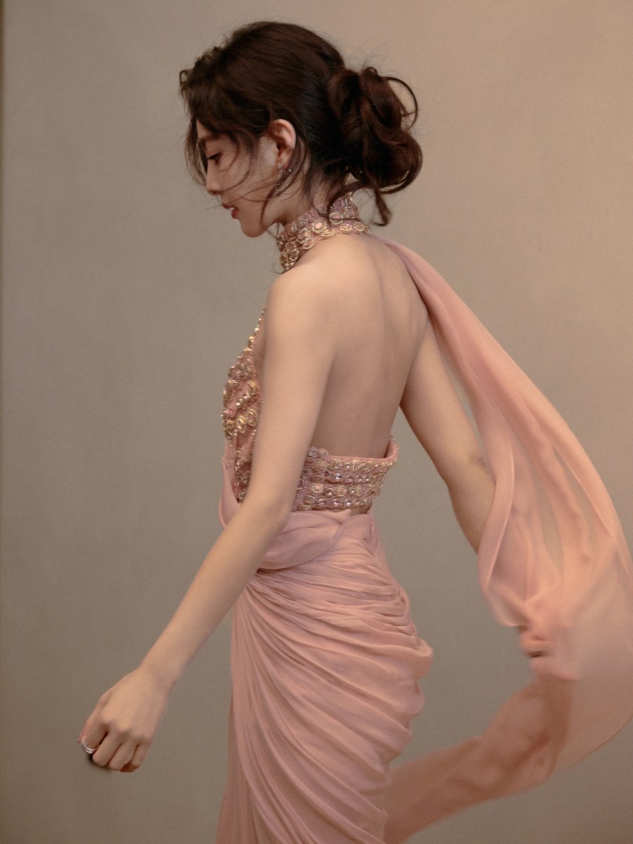 章若楠粉嫩穿搭，像个公主-第16张图片-风享汇