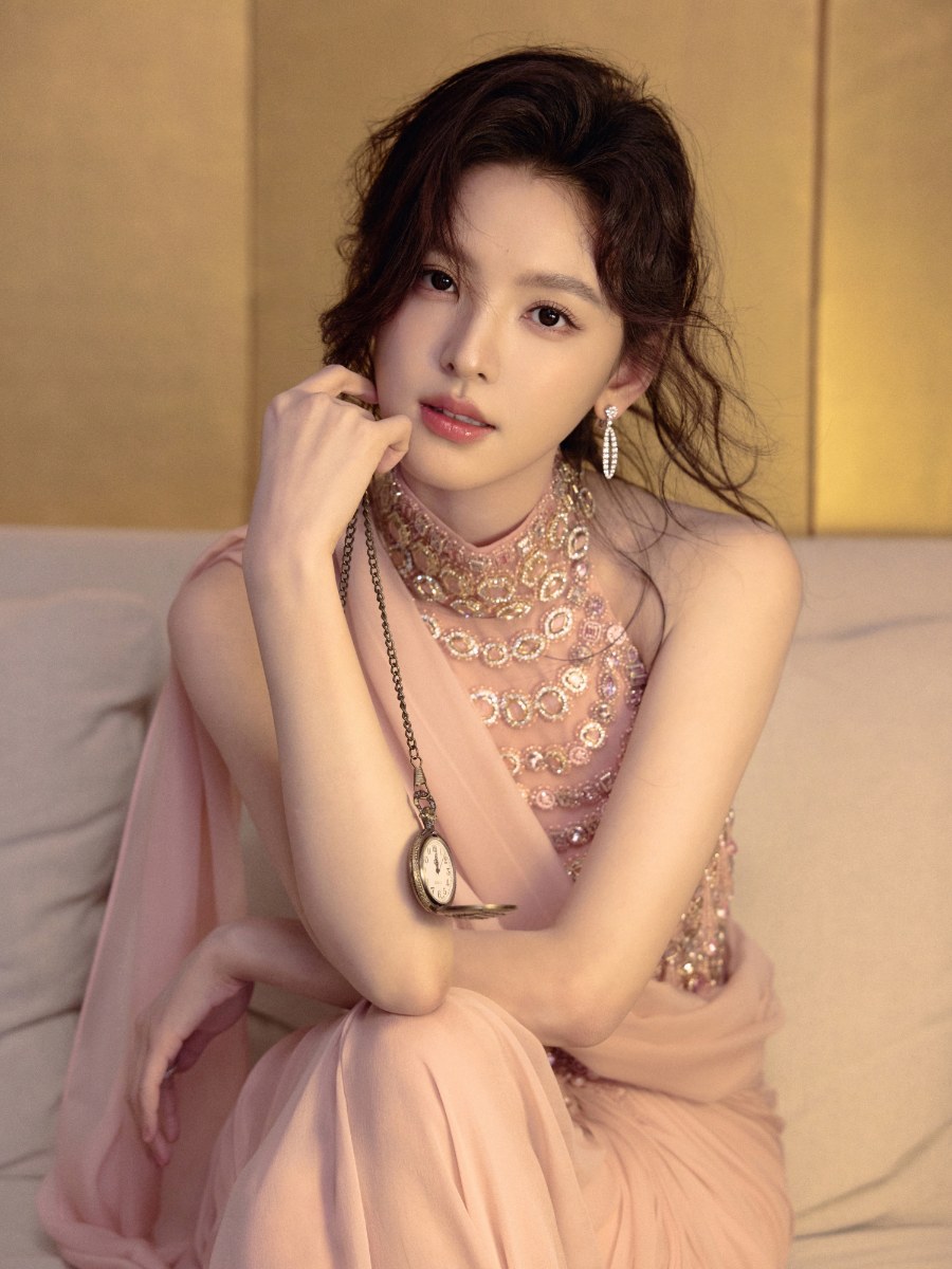 章若楠粉嫩穿搭，像个公主-第12张图片-风享汇