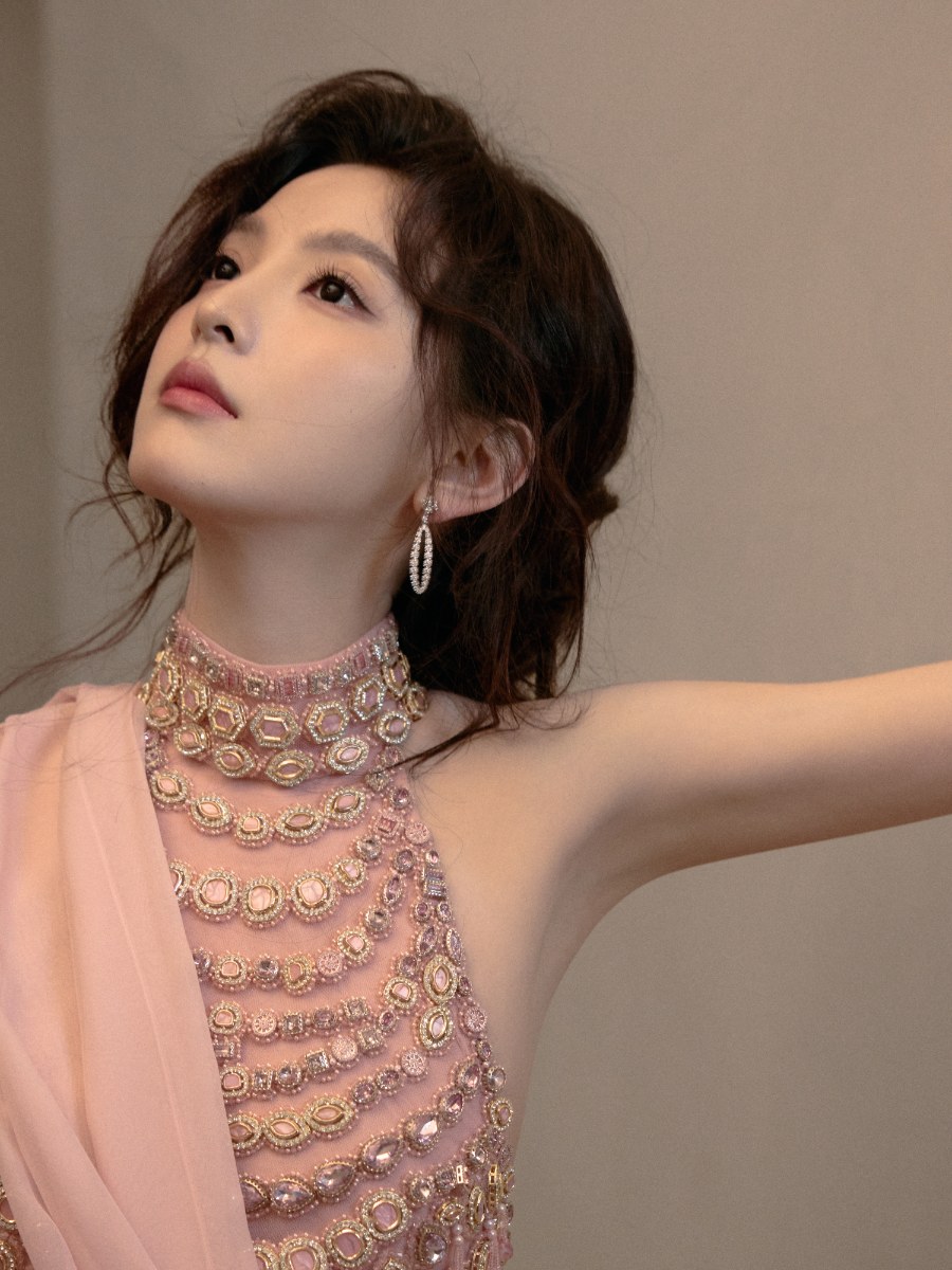 章若楠粉嫩穿搭，像个公主-第10张图片-风享汇